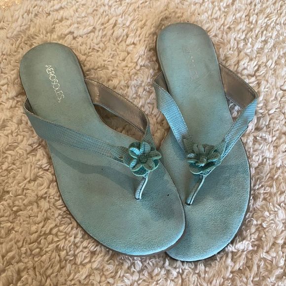 AEROSOLES Shoes - Women’s Aerosoles flip flop shoes
